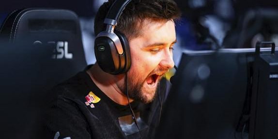 HooXi: "Блюз после мажора немного бьет по нам"