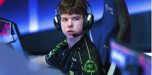 headtr1ck и baz переходят в B8 Esports