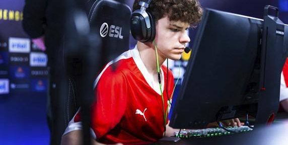 siuhy: "Jimpphat показывает феноменальные успехи практически во всех играх"