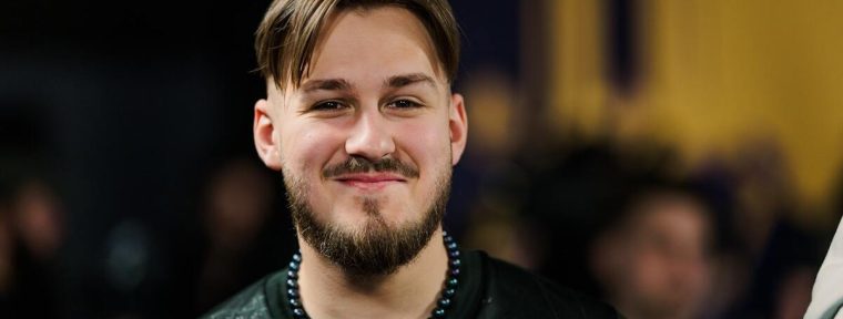 JL принял участие в шоу-матче против 10 «сильверов»