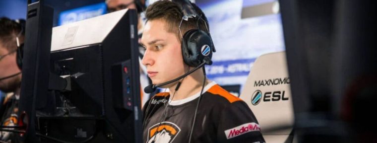 MICHU объявил о продолжении карьеры в роли капитана