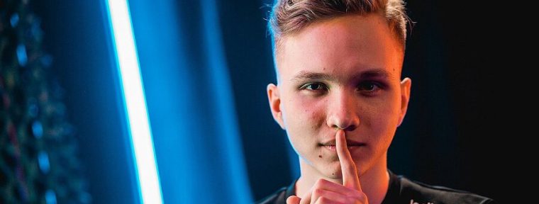 M0NESY поделился своим опытом игры на клавиатурах со Snap Tap и без Jump Throw