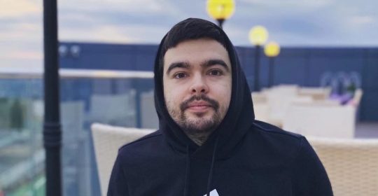 Stray: «Deadlock умер не родившись»