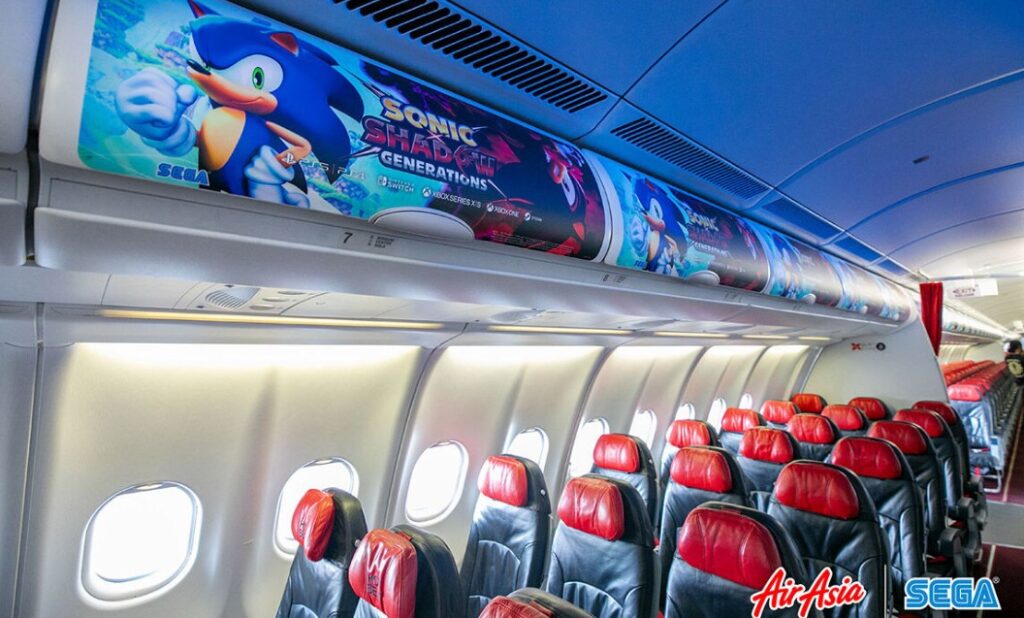 Внутренняя отделка самолета от компаний AirAsia и Sega Corp