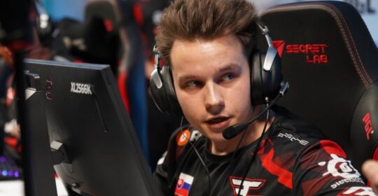 Frozen об игре с s1mple: «Главное, что он привнес эту ауру GOAT на сервер»