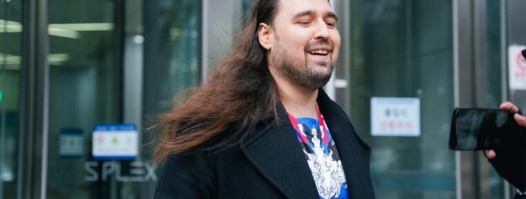 Тренер по VALORANT отстранен от участия в турнирах на год — он писал непристойные сообщения девушкам