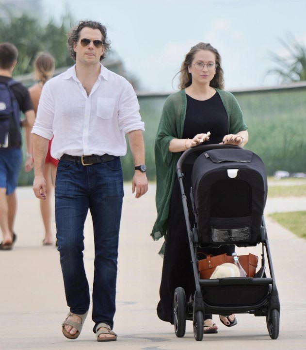 Генри Кавилл с женой Натали Вискузо 