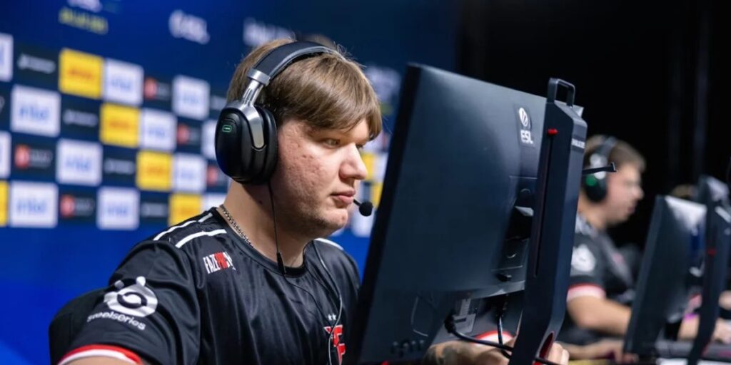 Снайпер команды FaZe Clan Александр “s1mple” Костылев
