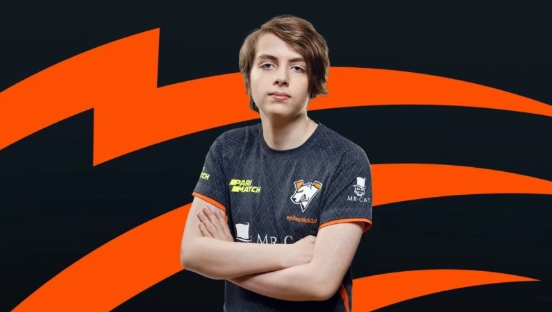 Егор “Nightfall” Григоренко в форме Virtus.pro