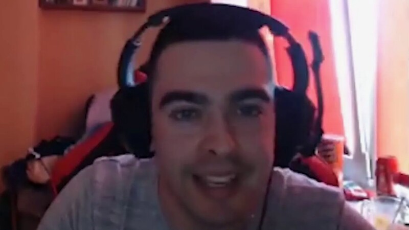 Олег “Stray228” Бочаров на стриме