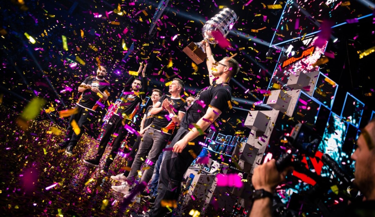 Состав Virtus.pro по Dota 2 после победы на турнире ESL One Birmingham 2018.