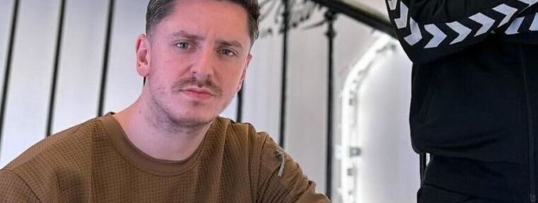 ApEX гладит и целует трофеи в новом видео Team Vitality в TikTok — «трофееголик»