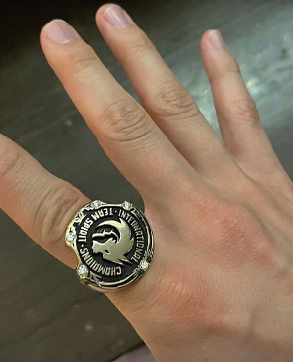 Александр “TORONTOTOKYO” Хертек надел на пальцы перстень чемпионов TI