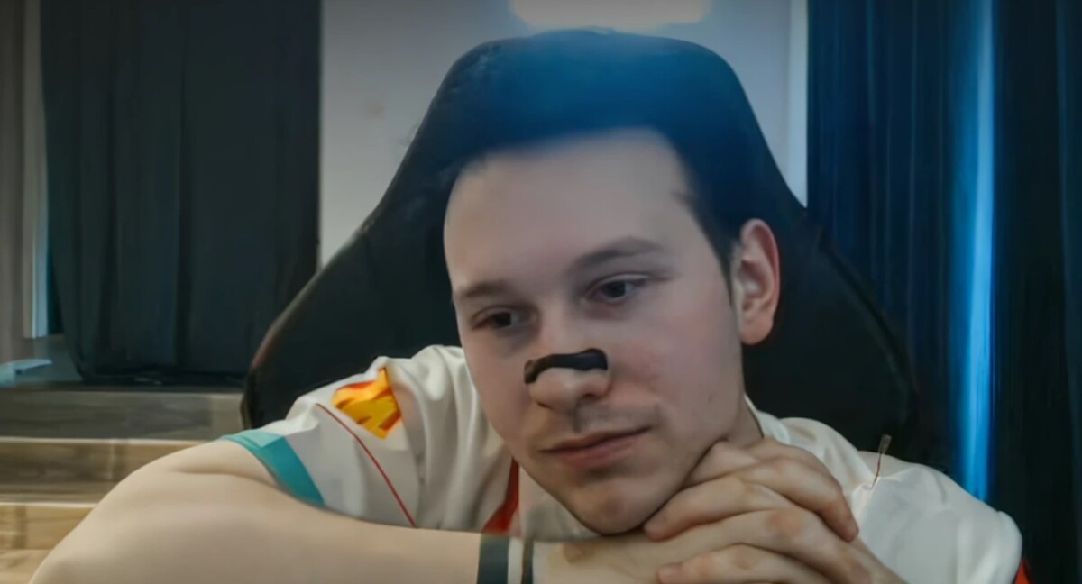 Данил “gpk” Скутин с расширителями для носа на стриме