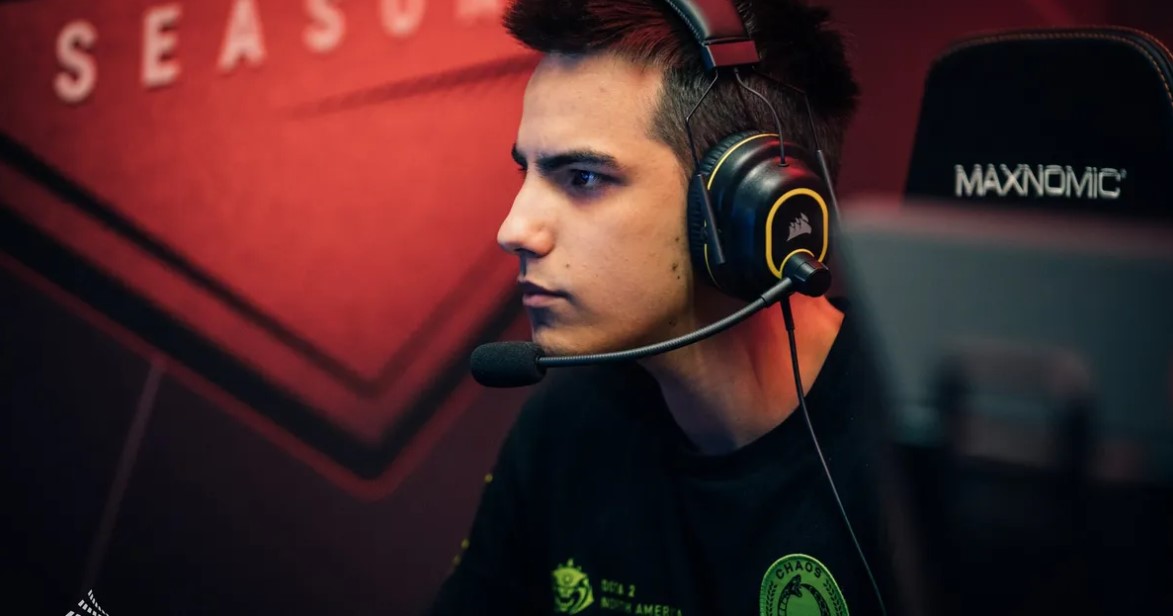 Дмитрий “DM” Дорохин в форме Chaos Esports Club