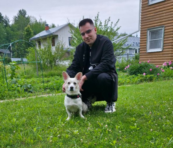 Дмитрий “DM” Дорохин со своей собакой