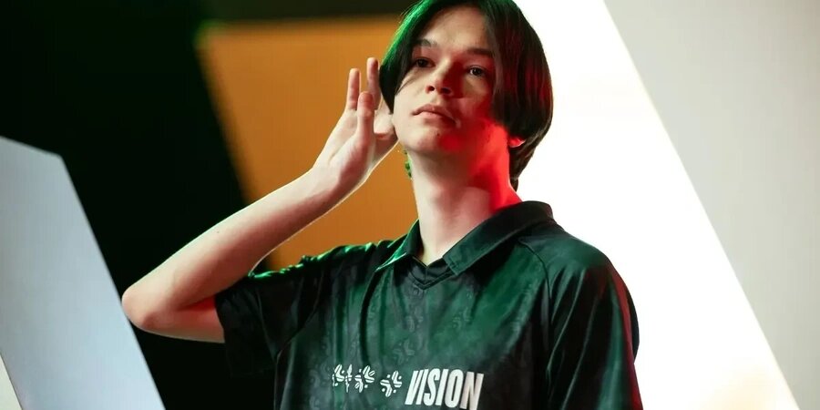 Алан &laquo;Satanic&raquo; Галлямов на турнире EWC 2025 во время фотосессии