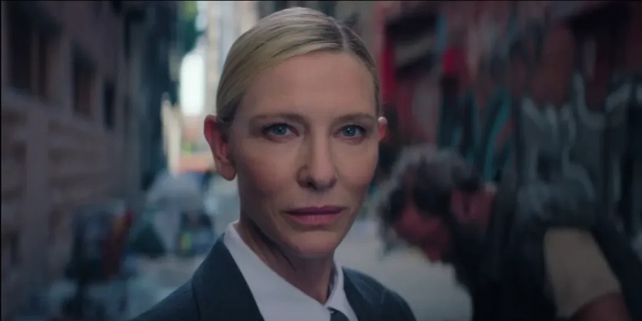 Кейт Бланшетт в роли вербовщика в 