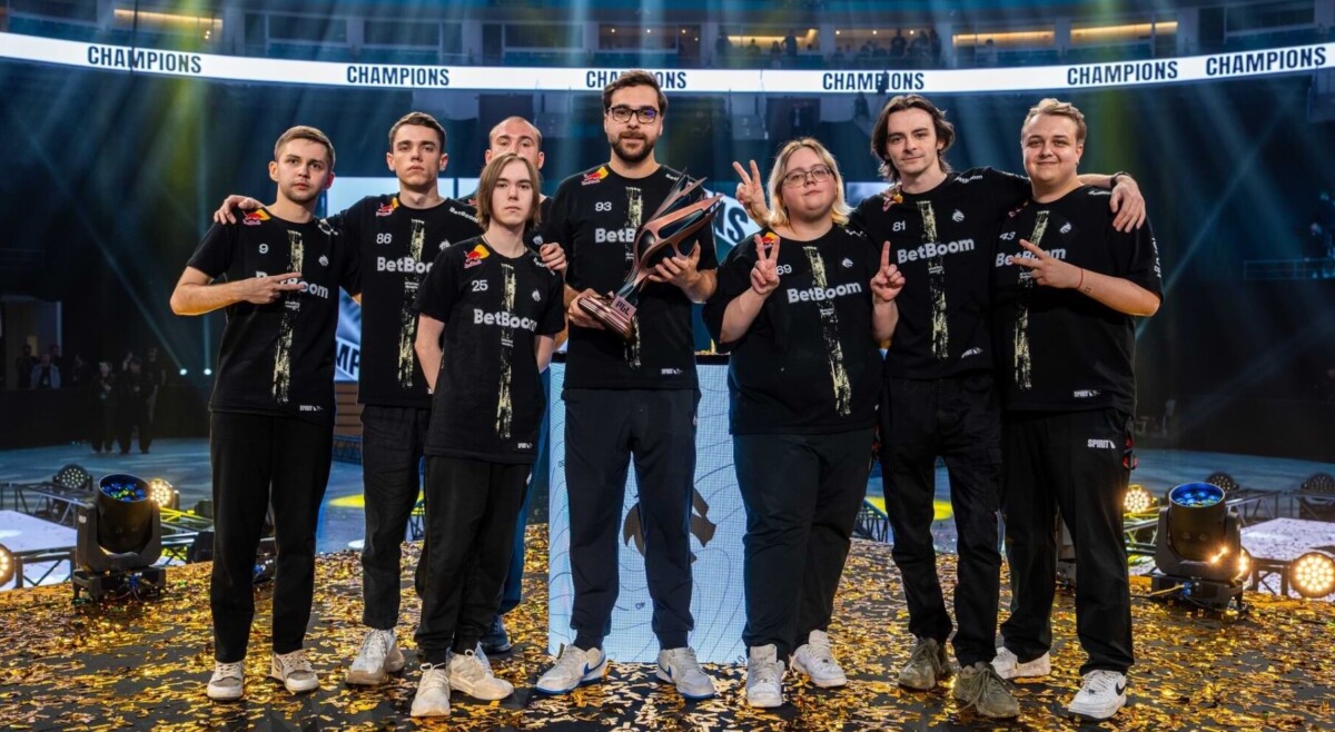 Игроки команды Team Spirit после победы на турнире PGL Astana 2025