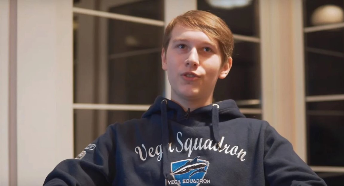 Данил “gpk” Скутин в форме  Vega Squadron