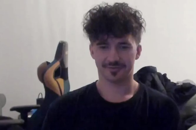 Никита “Daxak” Кузьмин на стриме сделал новую причёску в рамках челленджа