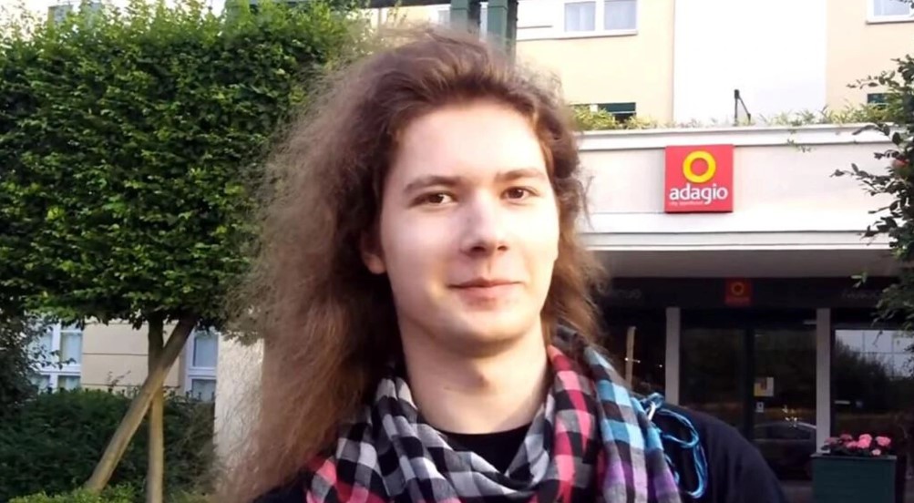 Клемент “Puppey” Иванов с длинными волосами