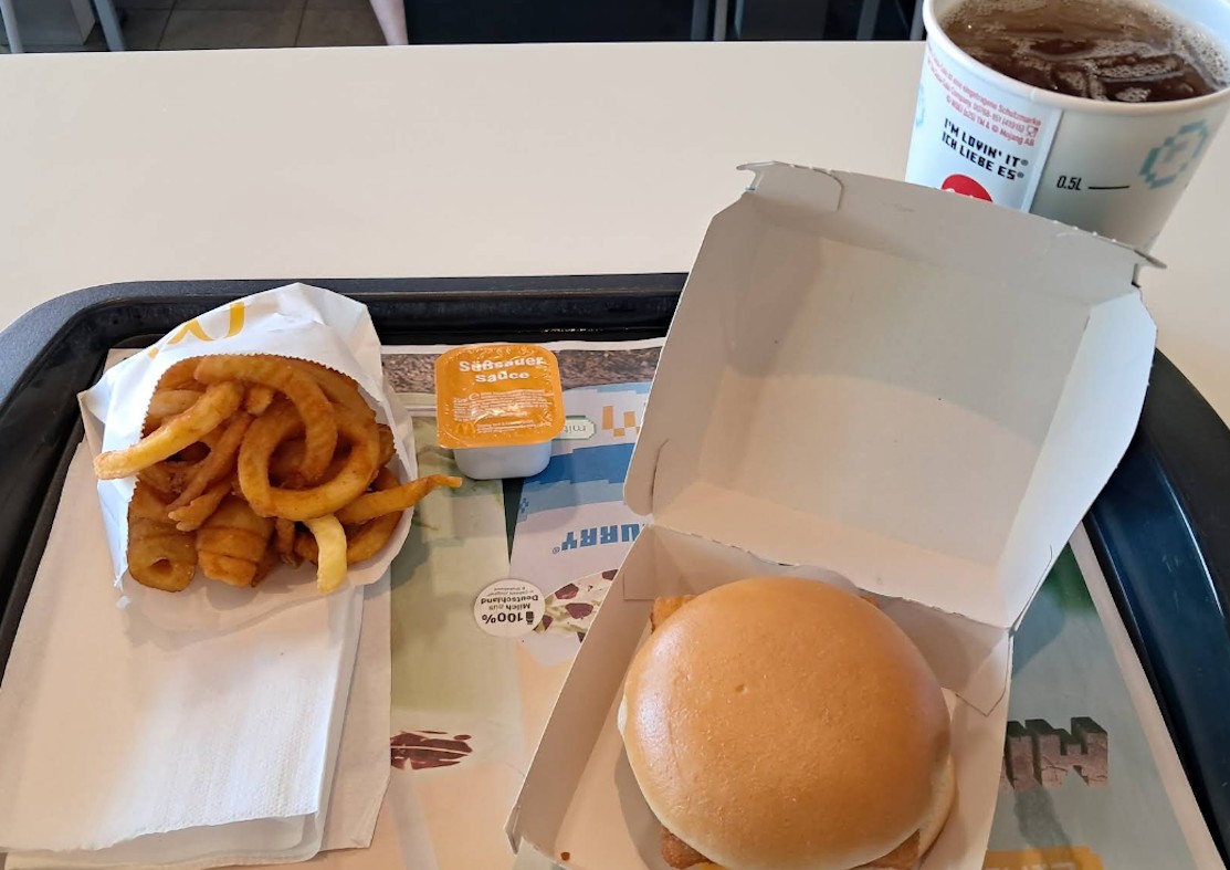 Еда McDonald's в Гамбурге