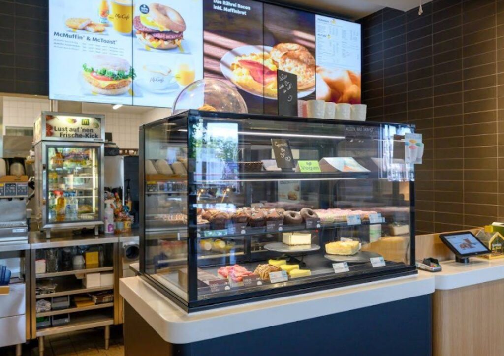 Обстановка McDonald's в Гамбурге