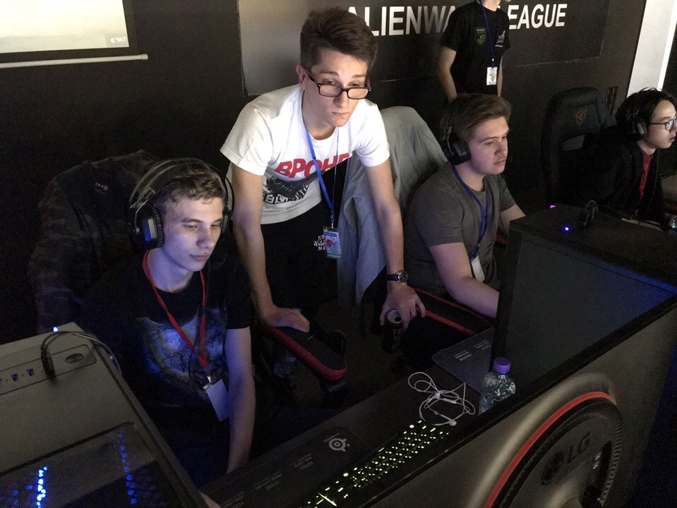 Владислав “Rein” Косыгин в составе CuteAnimeGirls на турнире “КиберВызов” за компьютером