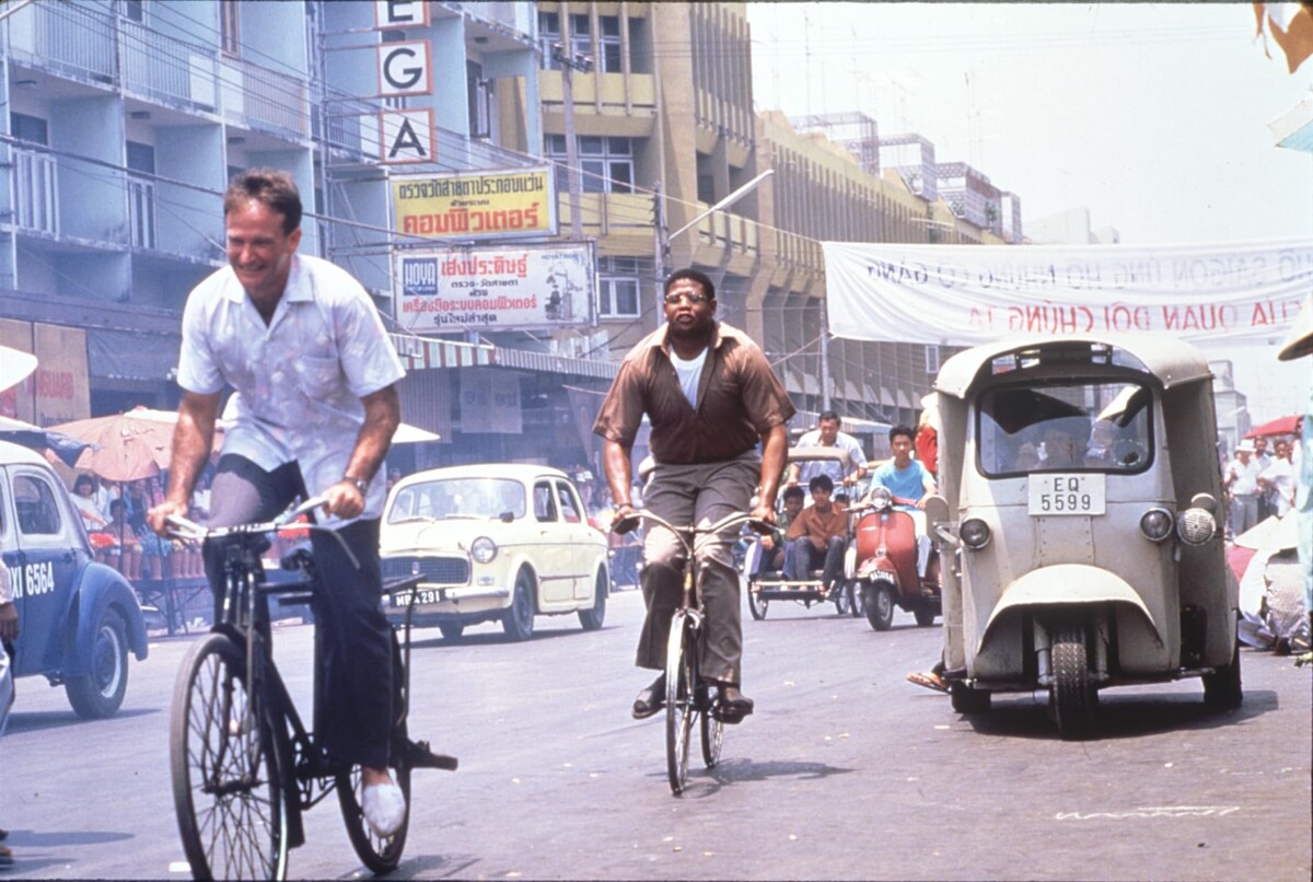 Кадр из фильма Доброе утро, Вьетнам