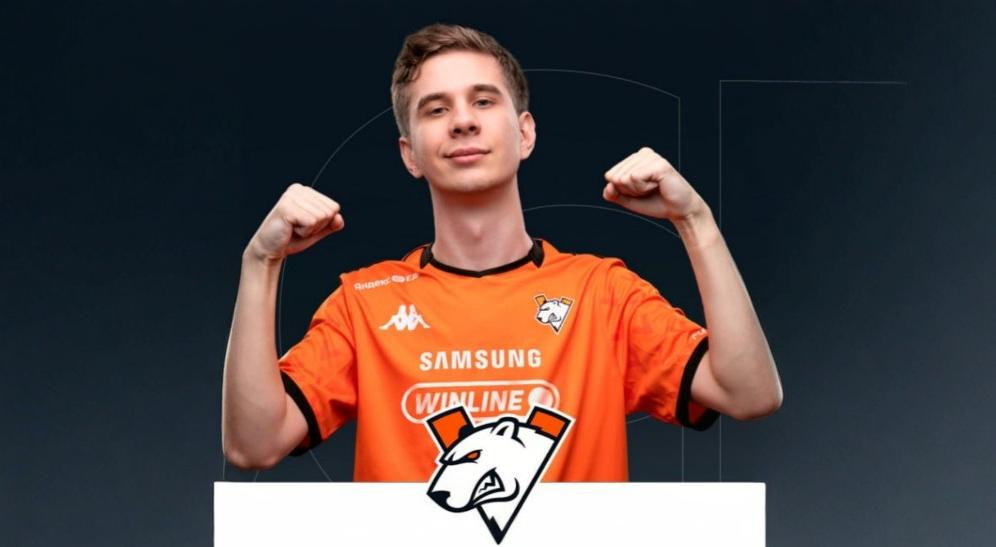 Владислав “Rein” Косыгин в форме Virtus.pro