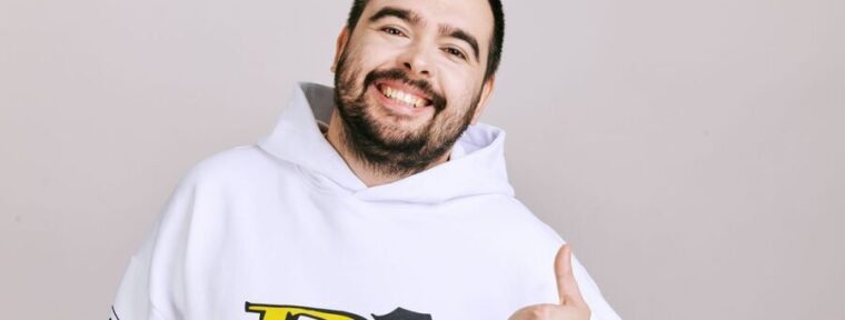 Stray купит новую машину для Alberkaaa — выбор и оформление за подписчиками