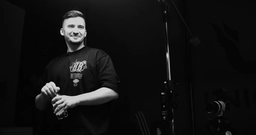 Никита “Daxak” Кузьмин в форме BetBoom 