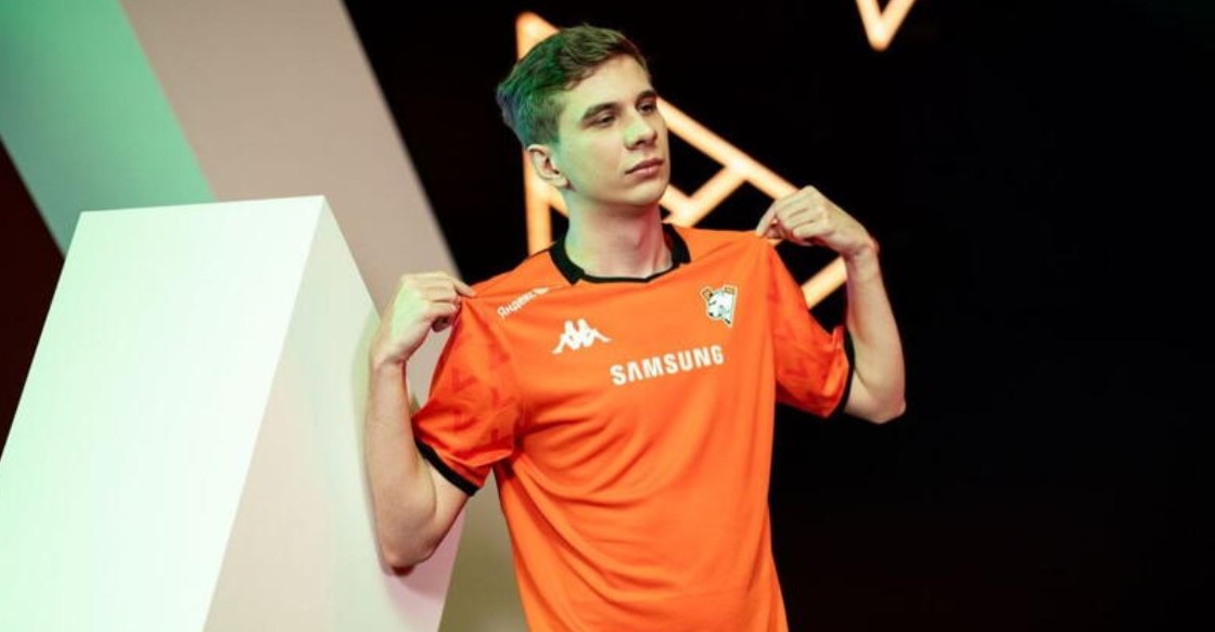 Владислав “Rein” Косыгин в форме Virtus.pro на EWC