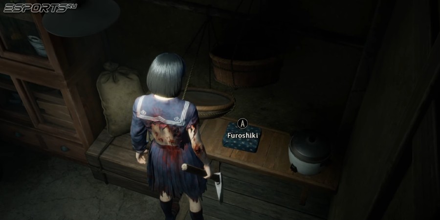 Silent Hill f &mdash; Ханако смотрит на фуросики, прежде чем подобрать