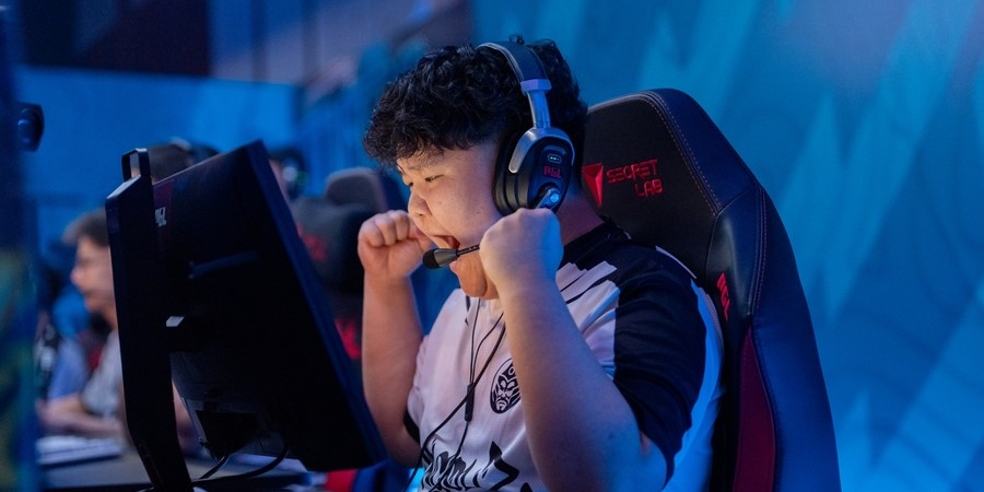 Аюш &ldquo;mzinho&rdquo; Батболд