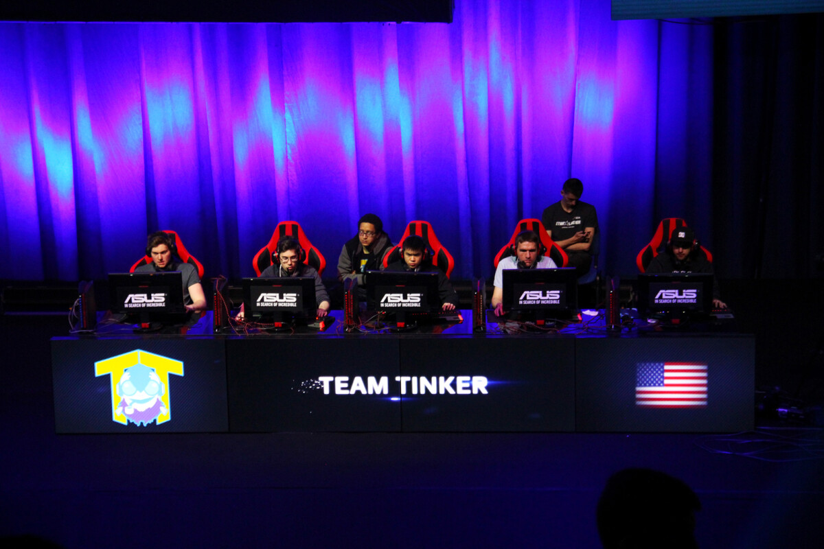 Состав Team Tinker на сцене