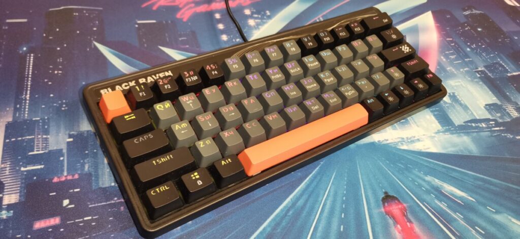 Подарки для людей за пк — Механическая клавиатура Defender Black Raven