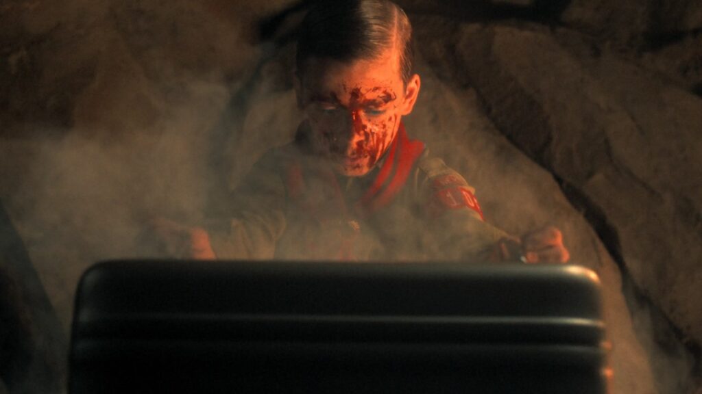 финал &ldquo;Очень странных дел&rdquo; &mdash; Генри открывает чемодан с загадочным камнем