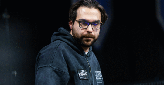Hally официально узаконил свои отношения