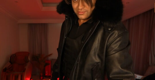 Бустер провел трансляцию в образе Леона Кеннеди из Resident Evil