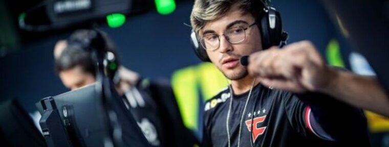 Twistzz подарил компьютер школьнику из Беларуси