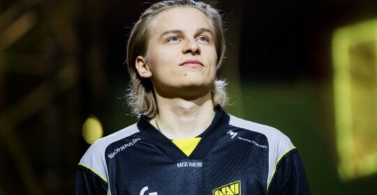 Headtr1ck покинул B8 Esports, ENCE распустили  состав по CS2, а на капитана NAVI подали в суд. Самые важные новости за 11 марта