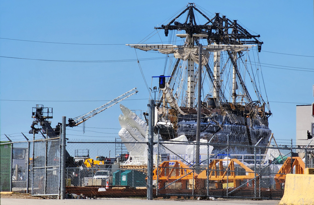 Декорация корабля на съёмочной площадке 