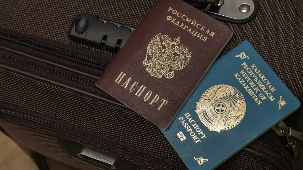 Паспорт России и Казахстана