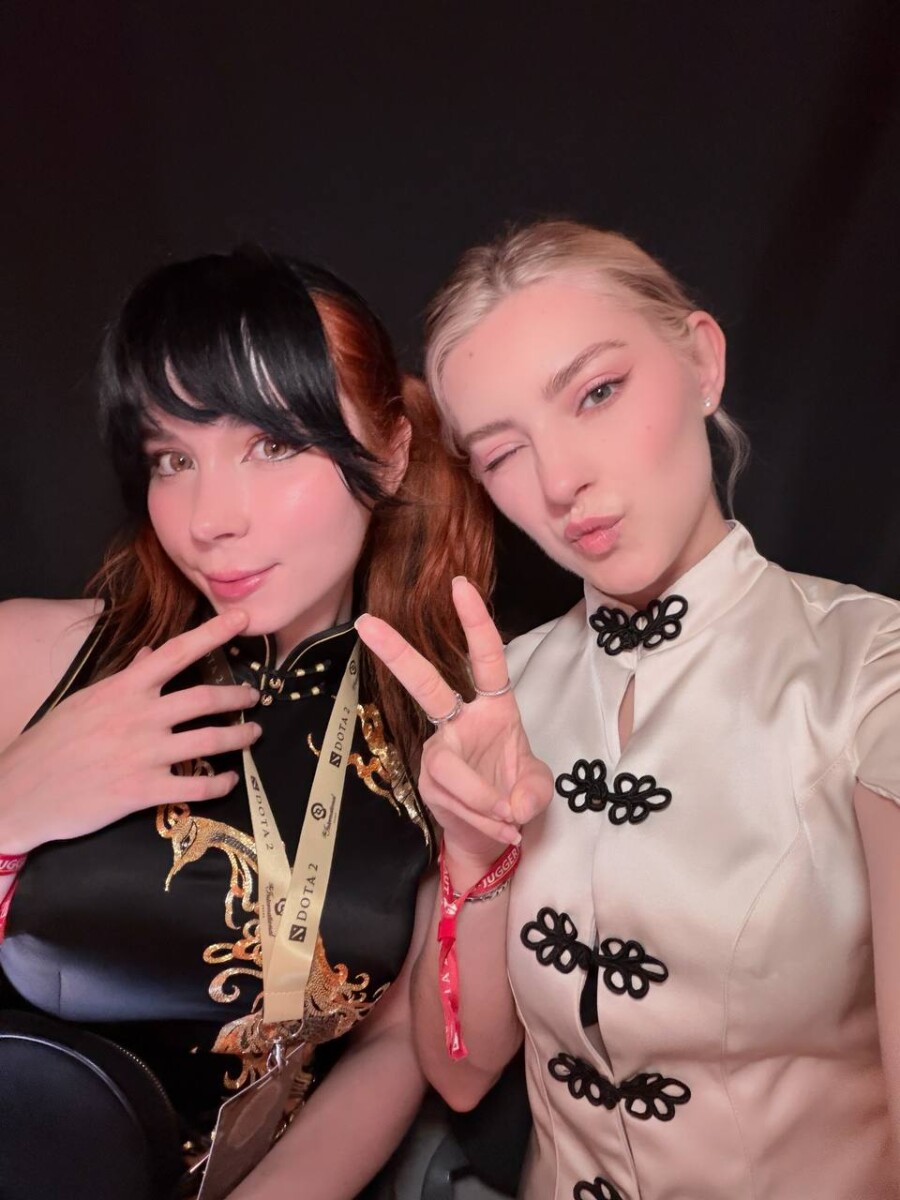 Eva Elfie и Sweety Fox