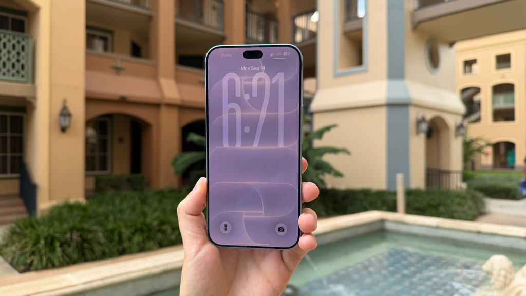 iphone 18 pro screen display