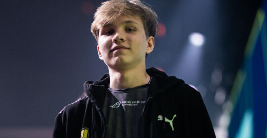 M0NESY хотят выкупить из Team Falcons — инсайд